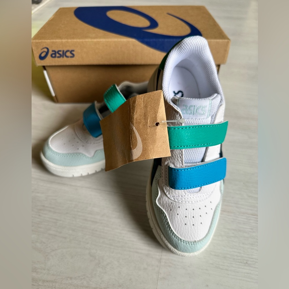 NEW in box! Kids ASICS Japan P S Whire/Mako Blue Size 1